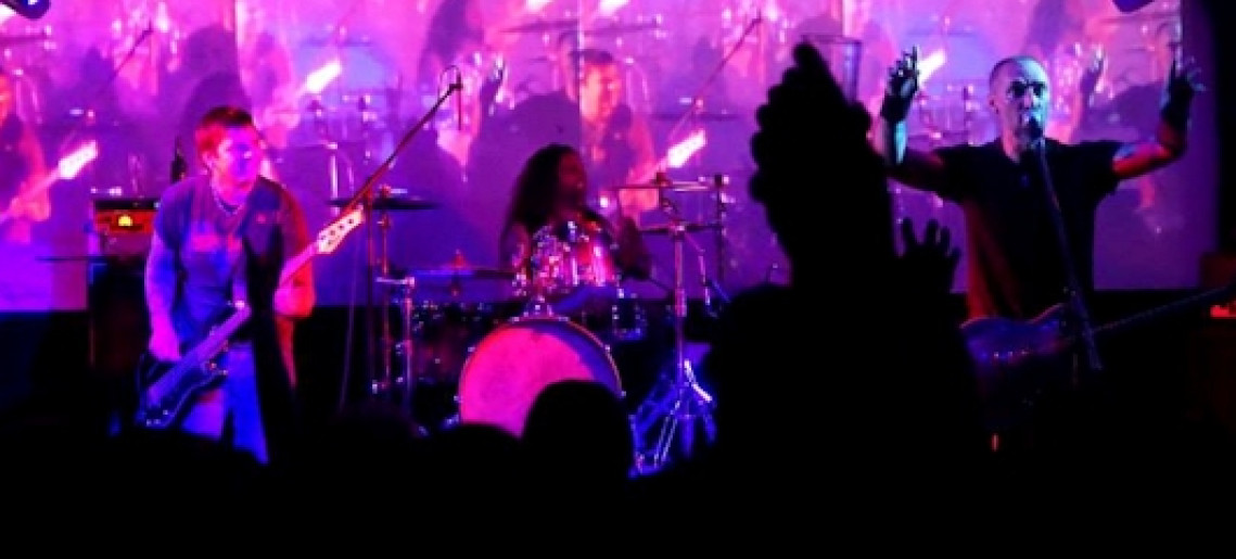 Mátyás Attila Band koncert a Red Holeban