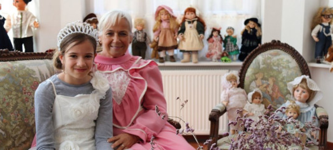 Babakiállítás a Gyulavári Kastélyban