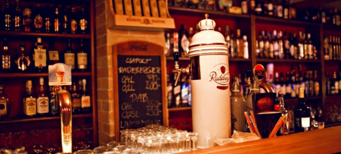 Koncertek a Red Hole-ban