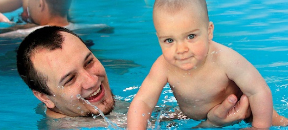 Babaúszás az AquaPalotában
