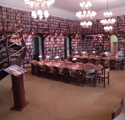 Biblioteca Orășenească Mogyoróssy János (Mogyoróssy János Városi Könyvtár)