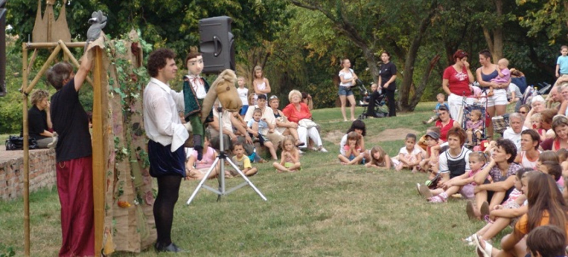 Színházi Vigadalom a Várkertben