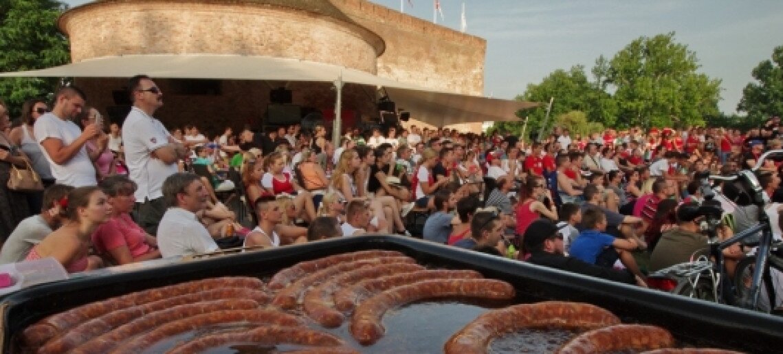 Gyulai kolbász sütés a Rondellánál