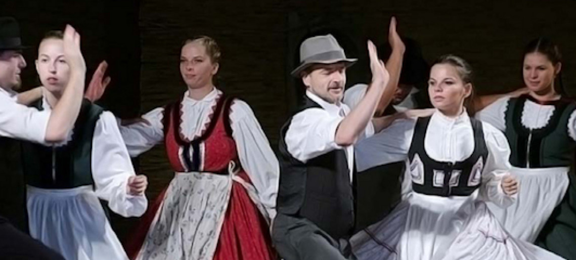 Kőrös Táncegyüttes műsora