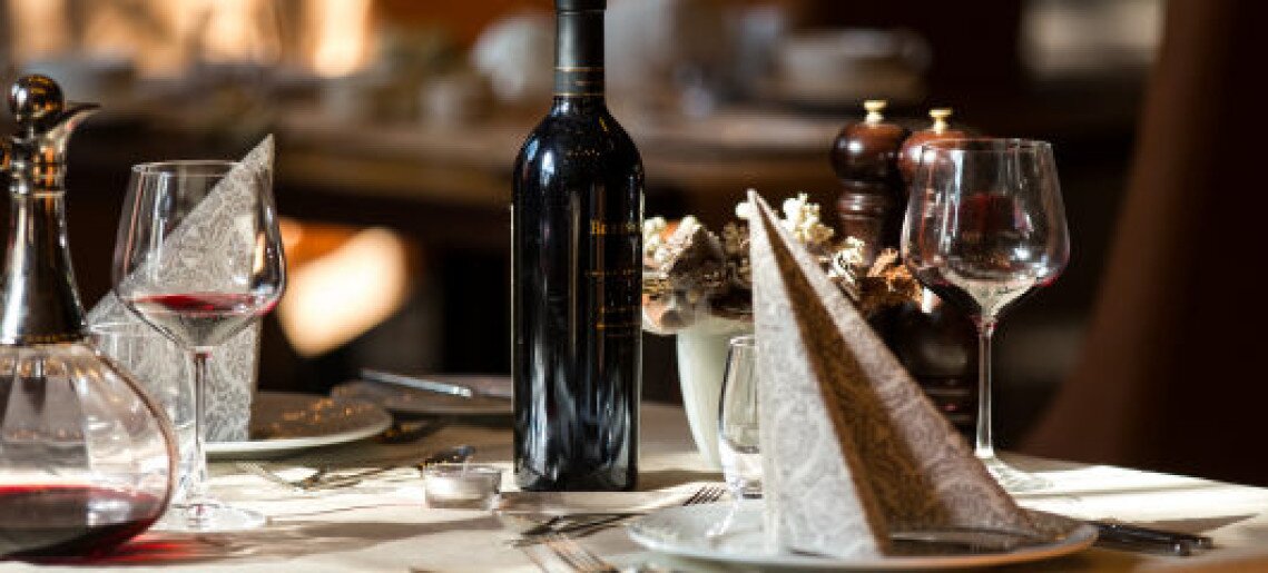 Élő zenés est a Komló étteremben