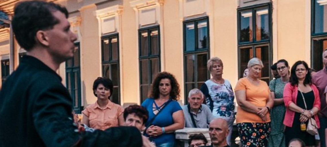 Gyertyafényes kastélylátogatás, solymászbemutató, ingyenes koncertek