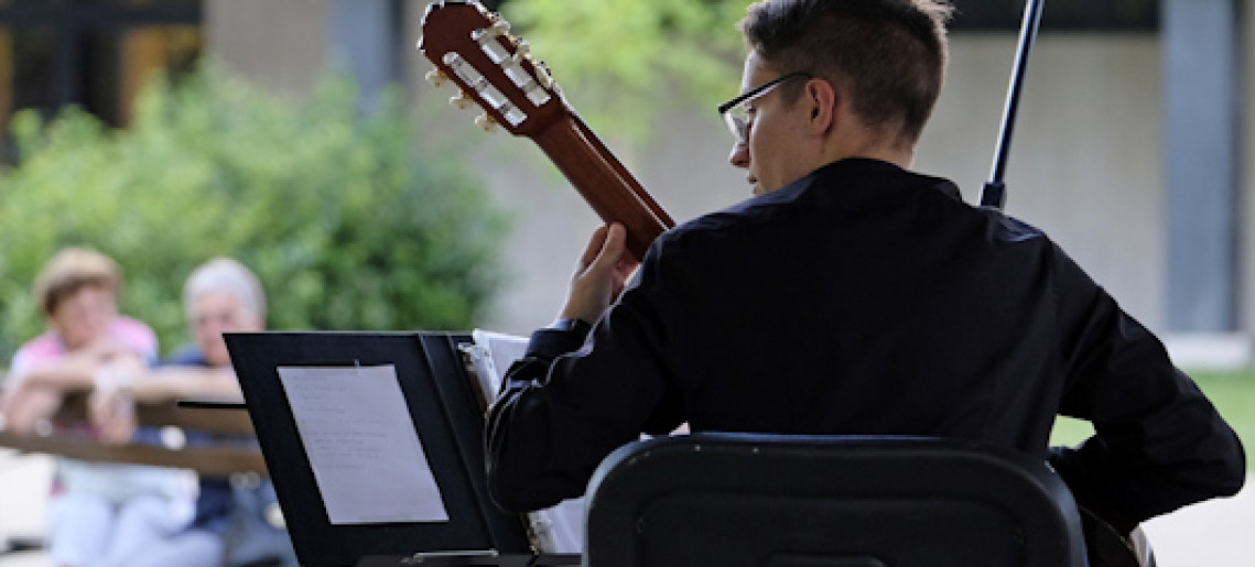 Nyáresti gitárhangulatok