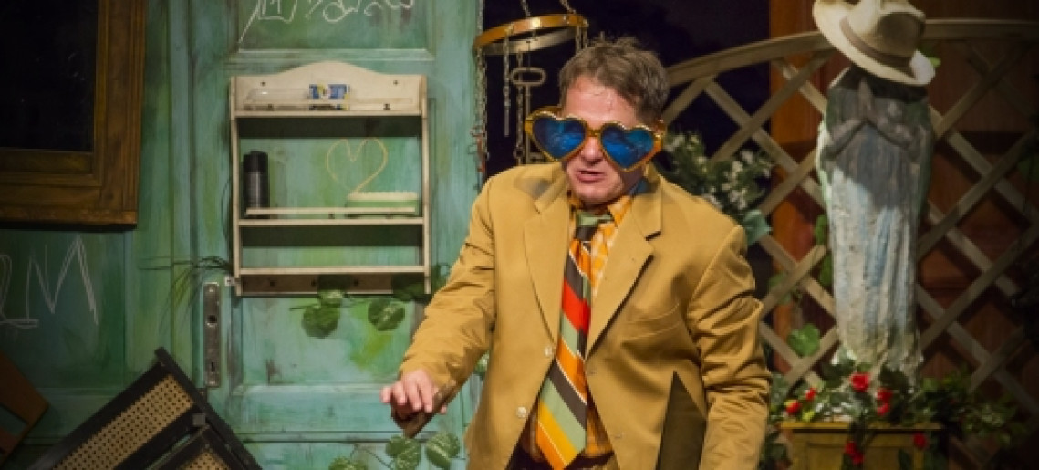 Bethencourt: Telitalálat! – Vígjáték