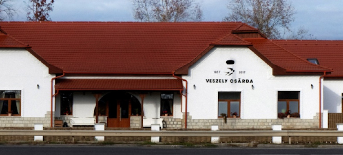 Szentpéteri borvacsora a Veszely Csárdában