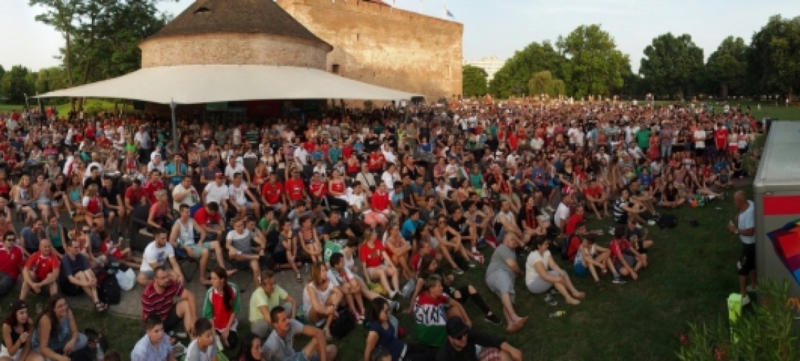 Labdarugó EB közvetítés ledfalon