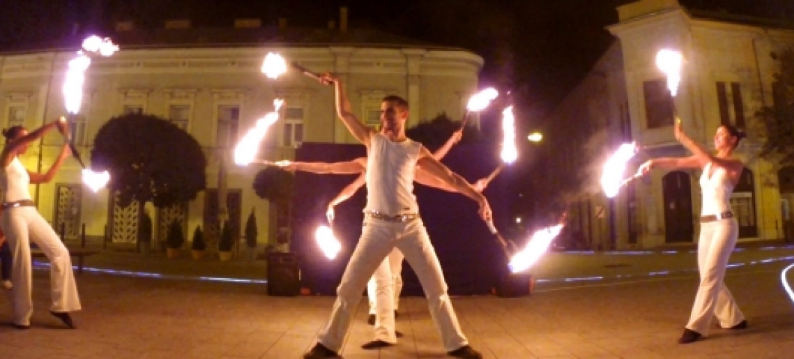 Régi Világok Forgataga