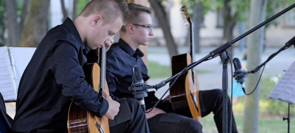 Tavaszi románc - gitárkoncert
