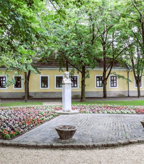 Szent Miklós park 1.