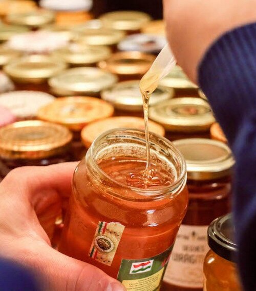 Mézédes zsűrizés