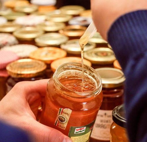 Mézédes zsűrizés