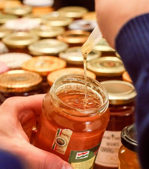 Mézédes zsűrizés