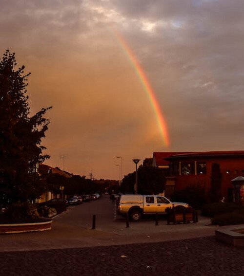 Azon kellemes szinezetü ív