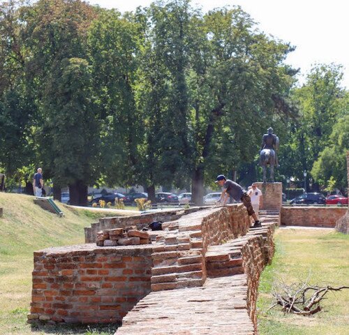 Közösségi várárok-takarítás