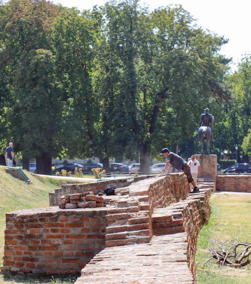 Közösségi várárok-takarítás