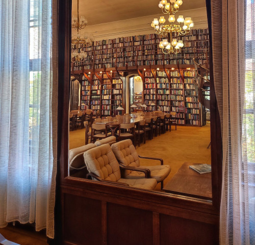 János Mogyoróssy Municipal Library (Mogyoróssy János Városi Könyvtár)
