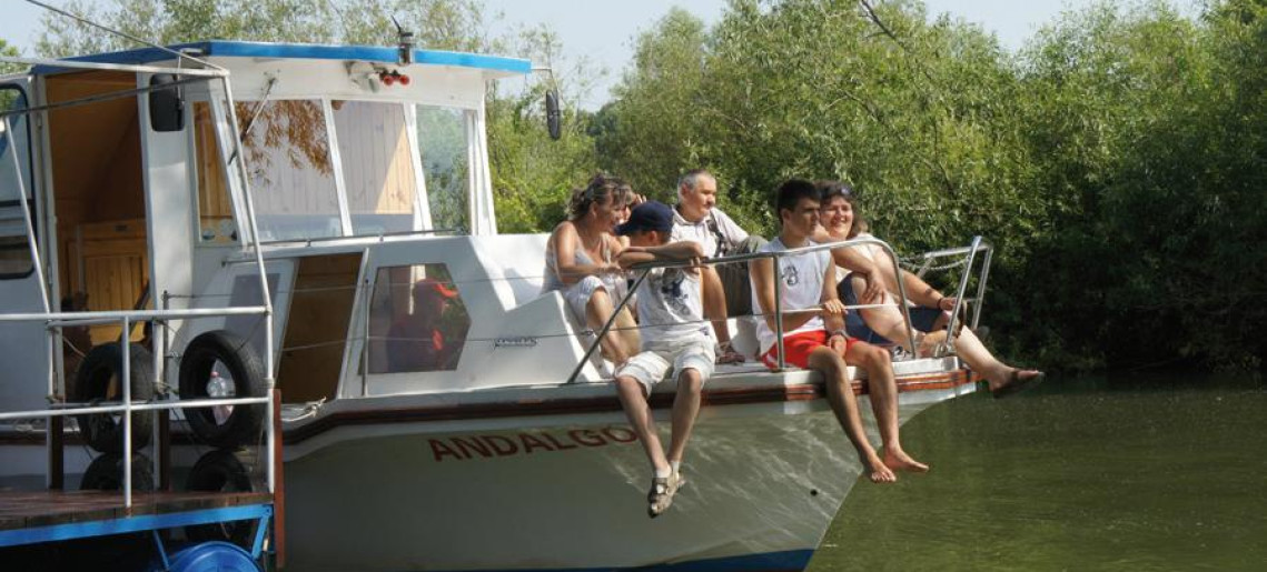 Hajóval a vadregényes Fekete-Körösön