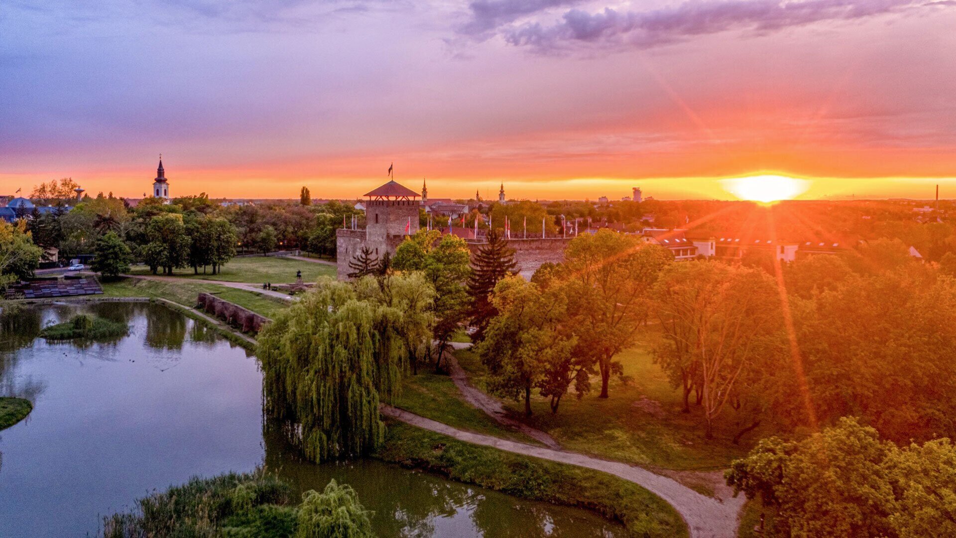 Gyulai Várkert Játszótér – 5700 Gyula, Várkert gyerekprogram fotó