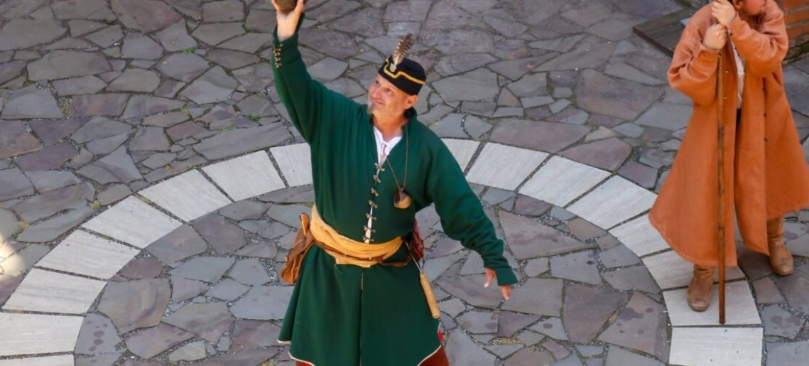 Középkori „edzés” a vár udvarán – Múzeumok Őszi Fesztiválja