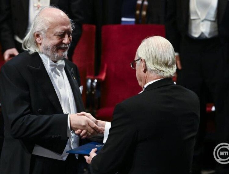 Krasznahorkai László átvette az irodalmi Nobel-díjat