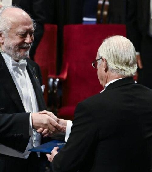 Krasznahorkai László átvette az irodalmi Nobel-díjat