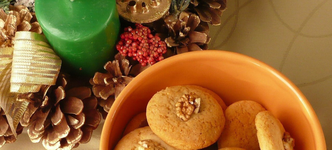 Ladics-ház: Adventi készülődés - mézescsók korabeli Ladics-recept alapján