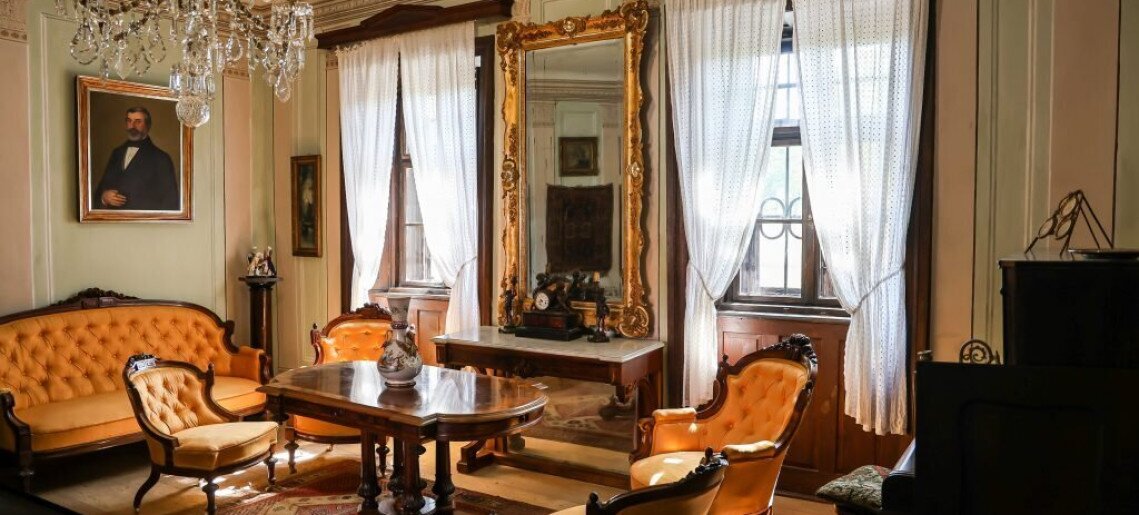 Ladics-ház: Császárné csészéje