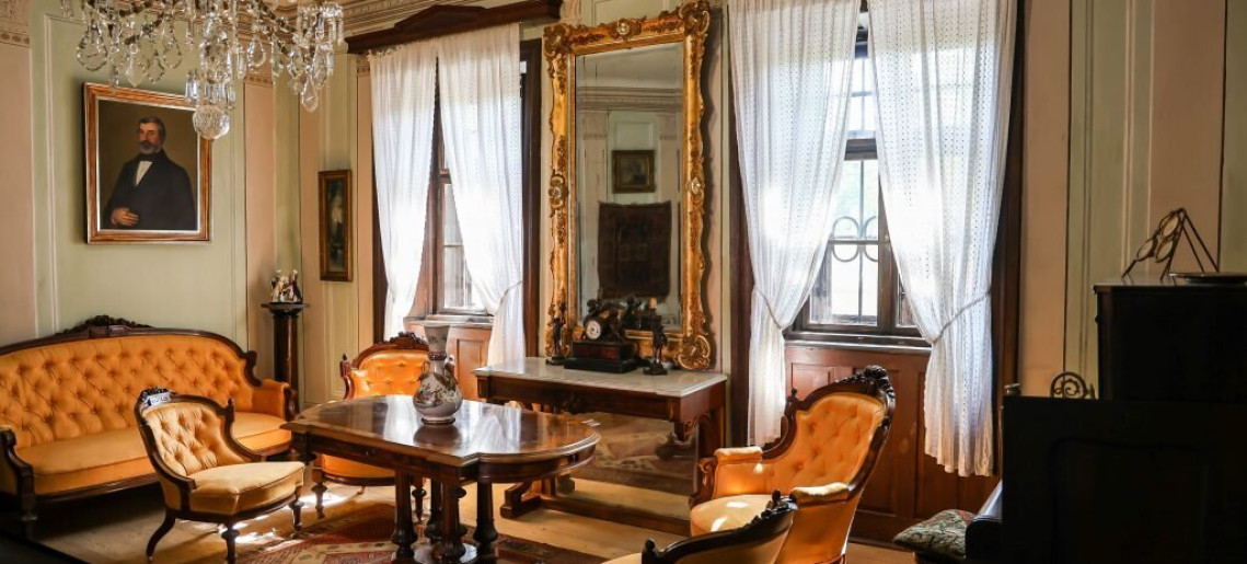 Ladics-ház: Császárné csészéje