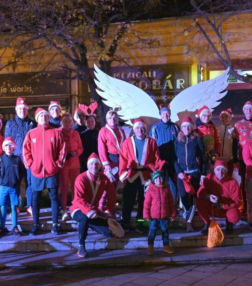 Mikulások futották körbe Gyula belvárosát – videóval, képekkel