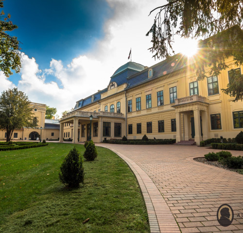 Múzeumi Szabadegyetem: Női szerepek a reformkorban, a Fűző és forradalom című kiállítás bemutatása