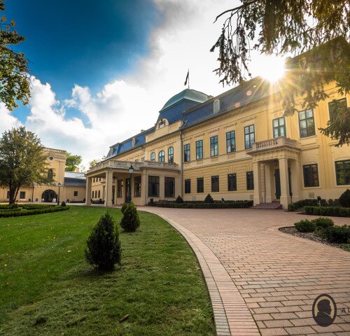 Múzeumi Szabadegyetem: Női szerepek a reformkorban, a Fűző és forradalom című kiállítás bemutatása