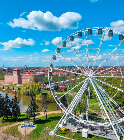 Roată panoramică în Grădina Castelului