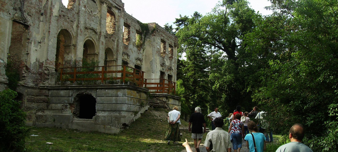 Lovasjárat Póstelekre