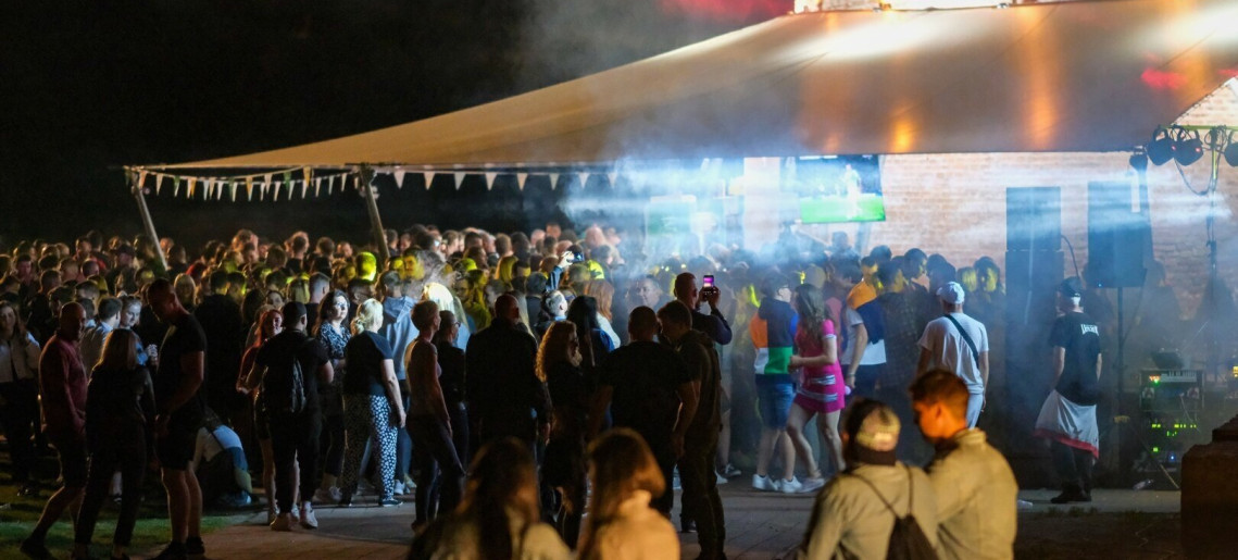 Rondella Terasz: Nyárnyitó utcabál