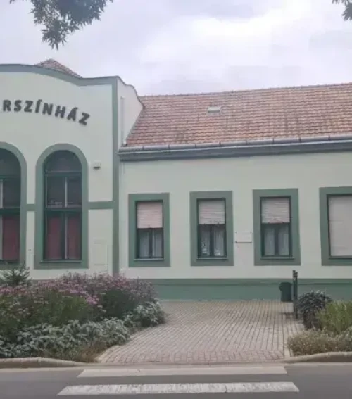Sokszínű lesz a várszínház őszi évada