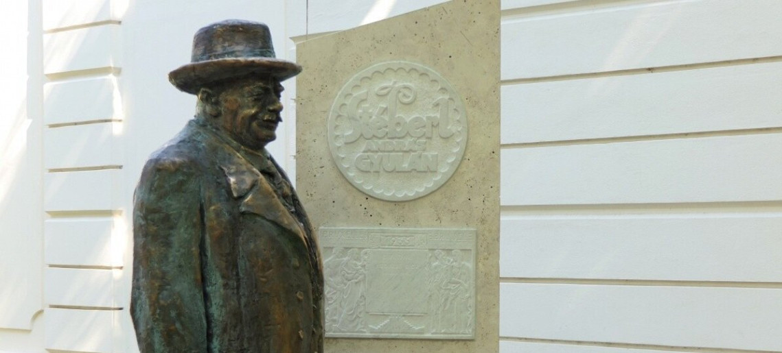 Statue of András Stéberl