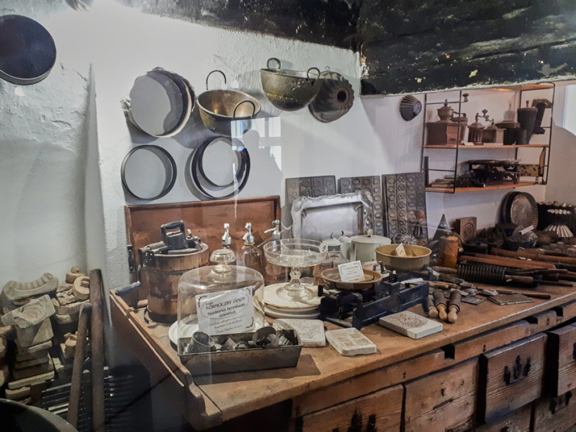 szazeves-cukraszda-cukraszmuzeum-1920x1440.jpg