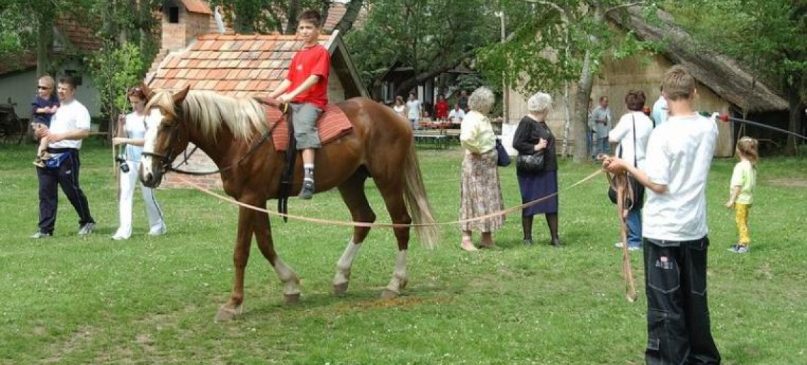 Pünkösd a Steigervald-tanyán