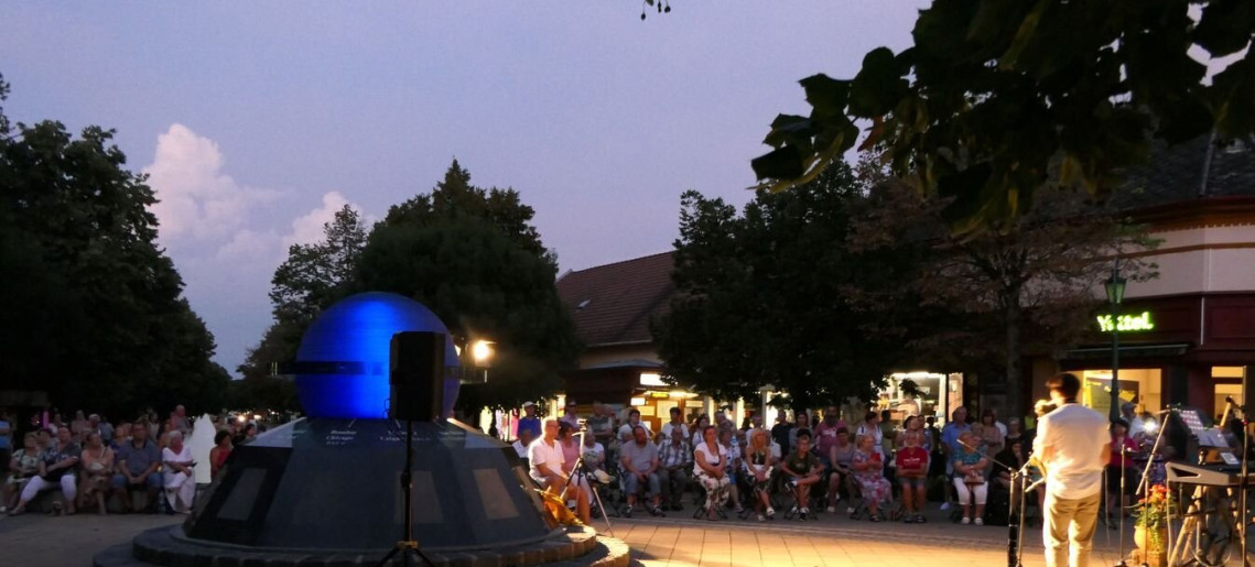 Utcabál a Világóránál