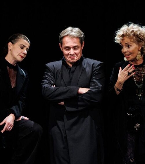 Várszínház: Lackfi János: Három nő, egy eset