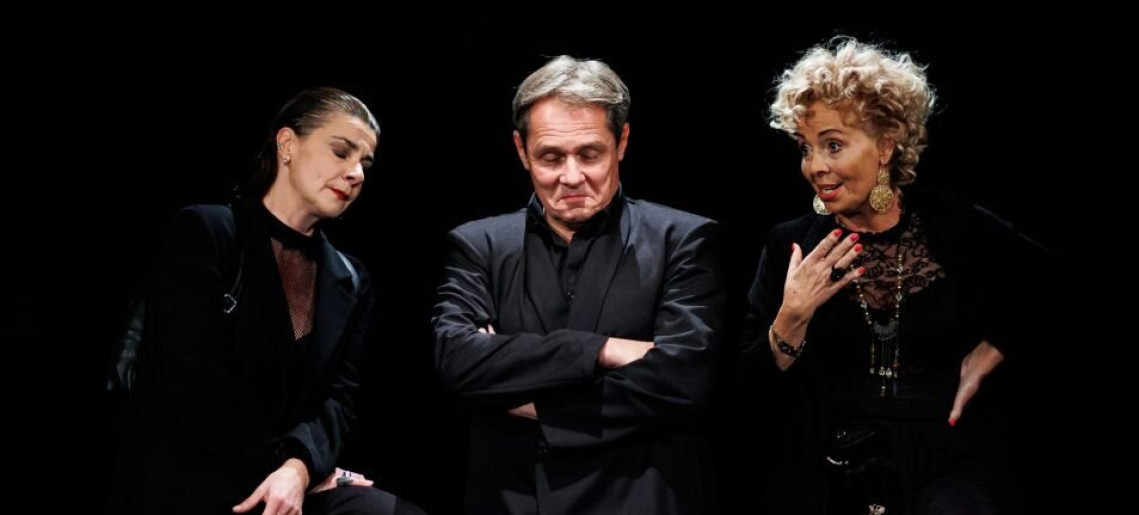 Várszínház: Lackfi János: Három nő, egy eset