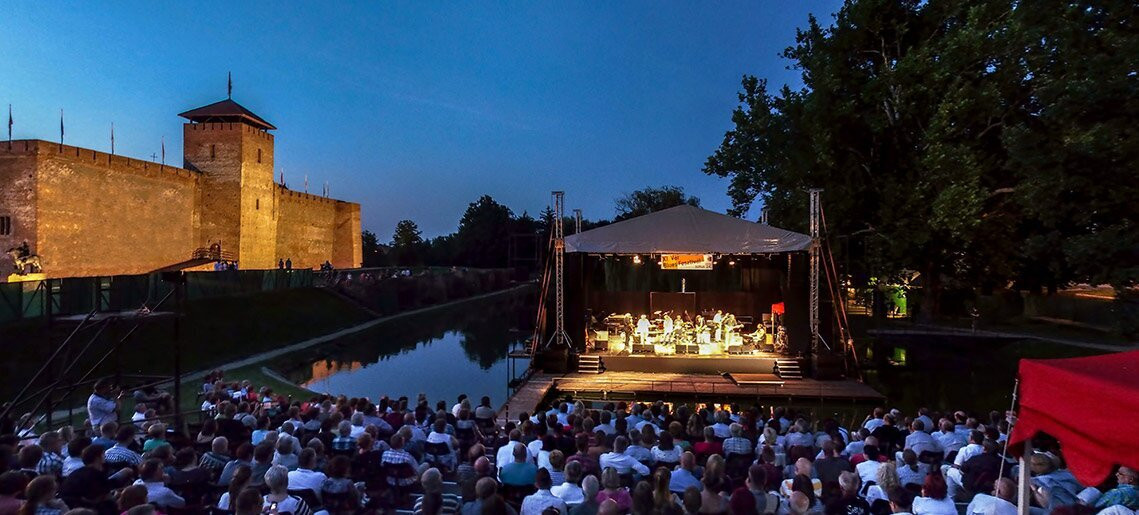 Várszínház – Verebes Ernő: Pengetangó