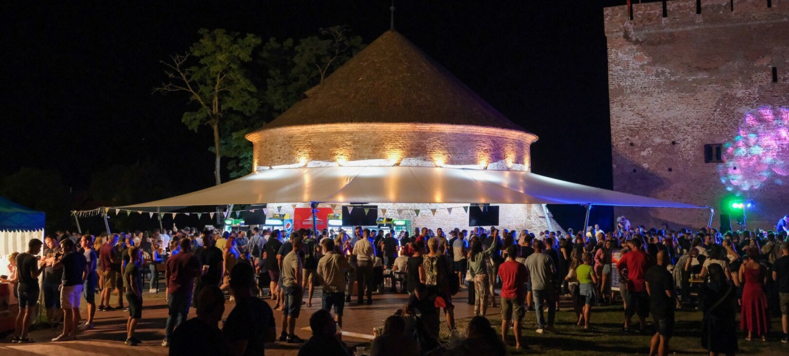 Zenés borest a Rondella Teraszon